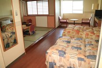 Medium_802和洋室　客室の様子①和室4畳段差11cmimg_2460